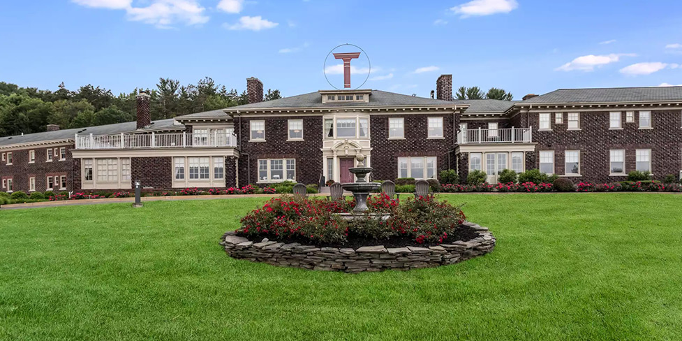 Image of the exterior of Traditions Hotel & Spa - one of the historic hotels in America you should check out.