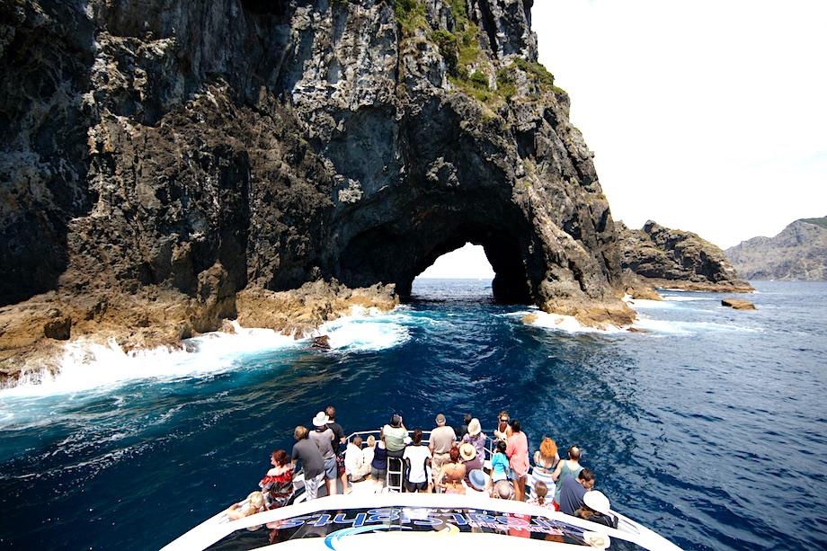 Cruise-through-the-Hole-in-the-Rock