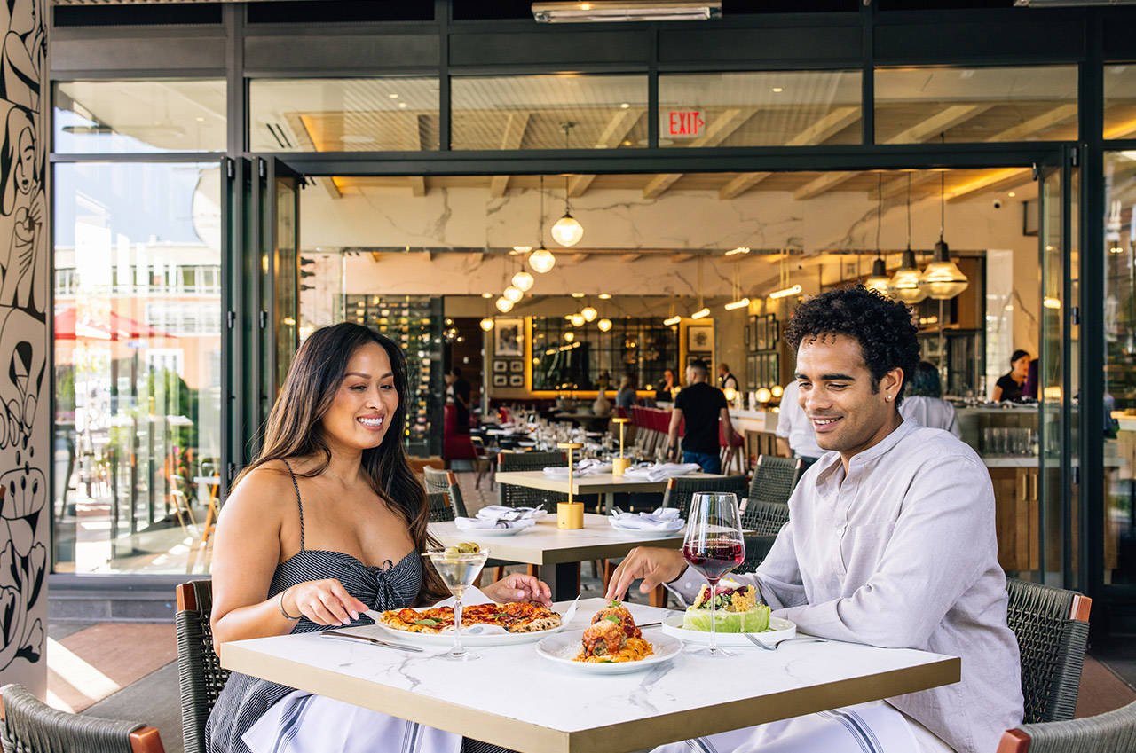 couple enjoying lunch at the Cambria restaurant