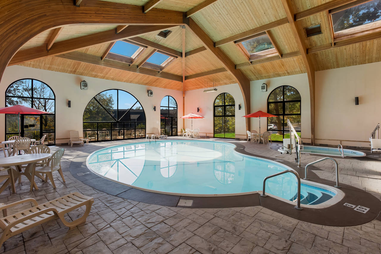 swimming pool view at comfort inn