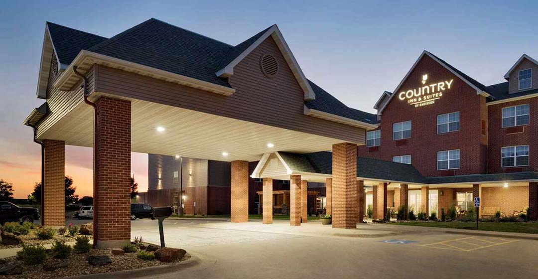Country Inn & Suites by Radisson, Coralville, IA exterior