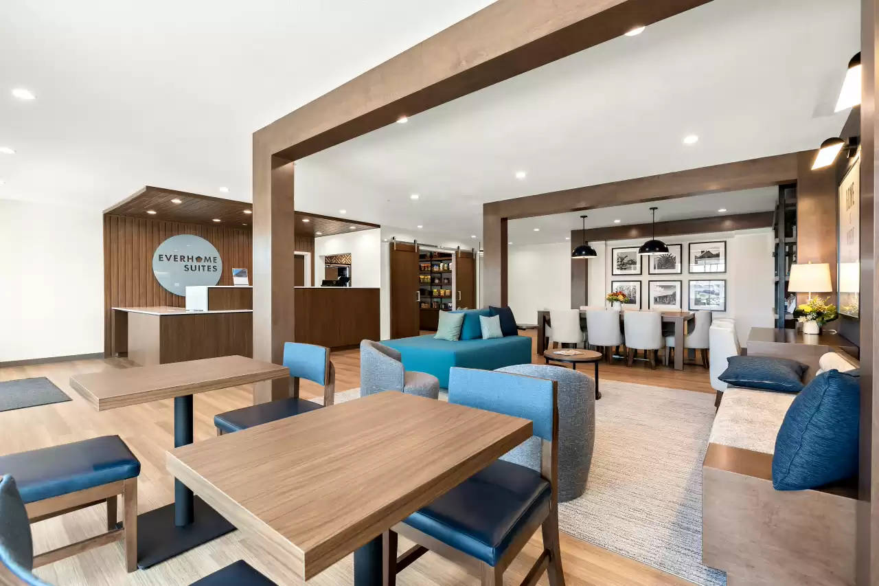  Everhome Suites® lobby