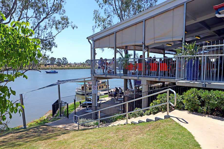 November-dine-al-fresco-on-fresh-seafood