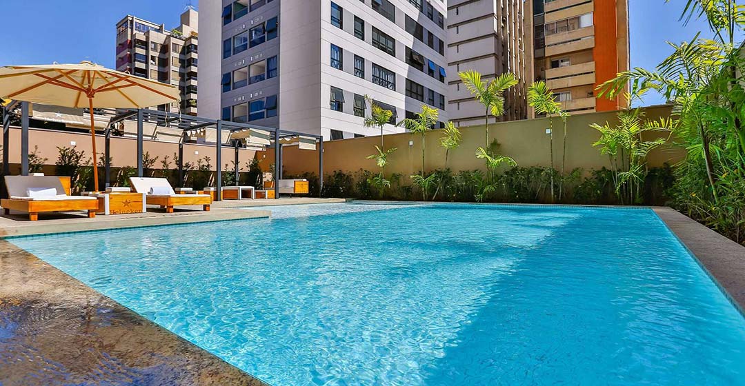 Radisson RED Campinas pool