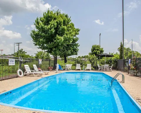Outdoor Pool | Quality Inn | Florence, AL