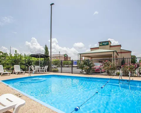 Outdoor Pool | Quality Inn | Florence, AL