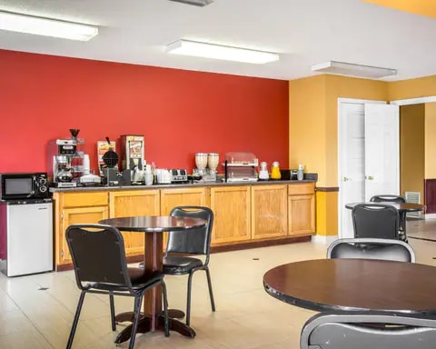 Spacious breakfast area | Econo Lodge, hotels in Eufaula AL