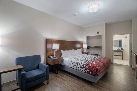 Guest room with king bed(s) | Econo Lodge, Foley AL Hotels