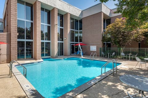 Outdoor pool | Clarion, Sheffield AL Hotels