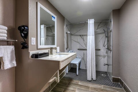 Bathroom | Clarion, Decatur AL Hotels