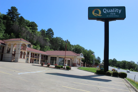 Hotel entrance | Quality Inn, Conway AR Hotels