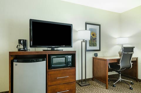 King suite | Quality Inn, Springdale AR Hotels