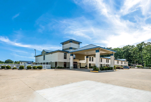 Hotel exterior | Quality Inn, Jacksonville AR Hotels