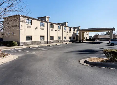 Hotel exterior | Econo Lodge Inn and Suites Little Rock AR Hotels