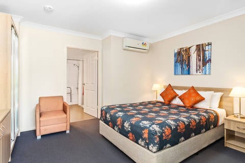 Guest room with one bed | Econo Lodge, Cowra NS Hotels