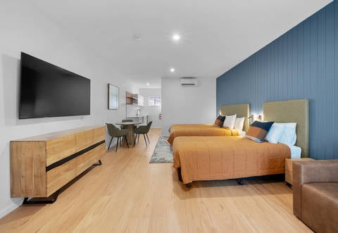 Guest room with king bed(s) | Econo Lodge, Wodonga VIC Hotels