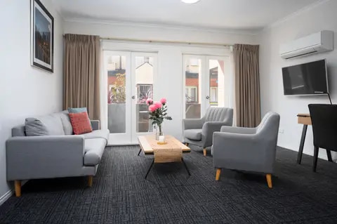 Guest room with added amenities | MainStay, Kew VIC Hotels