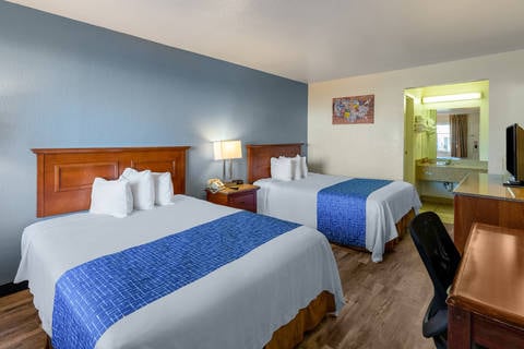 Guest room with queen bed(s) | Econo Lodge, Phoenix AZ Hotels