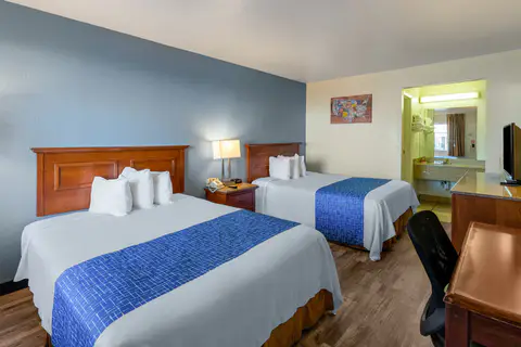 Guest room with queen bed(s) | Econo Lodge, Phoenix AZ Hotels