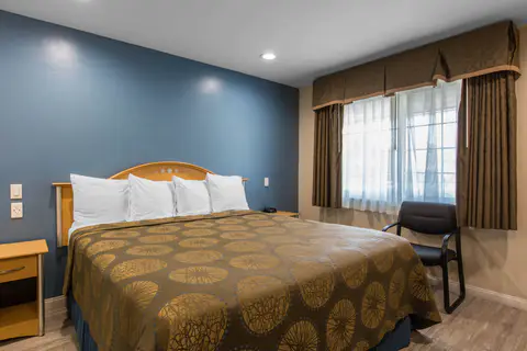 King suite | Rodeway Inn, Escondido CA Hotels