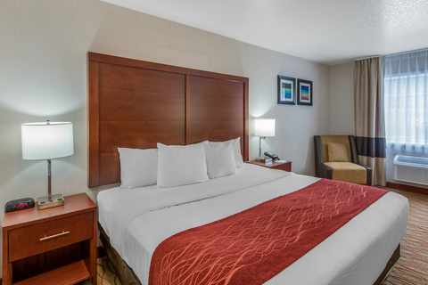 Guest room with added amenities | Comfort Inn, Weed CA Hotels