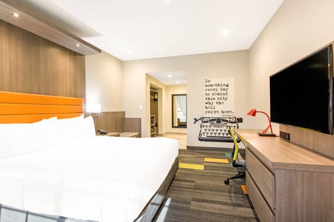 Spacious guest room | Rodeway Inn, Hollywood CA Hotels