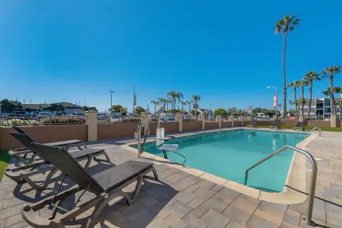 Outdoor pool | Comfort Inn, San-diego CA Hotels