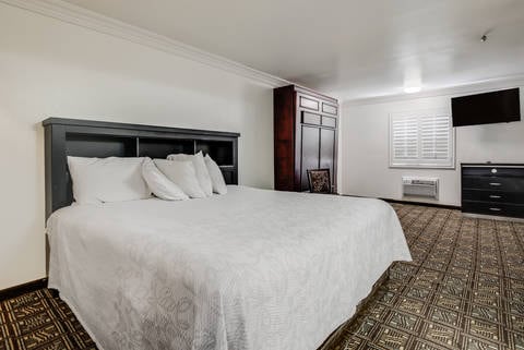 Suite with king bed(s) | Rodeway Inn, Temecula CA Hotels