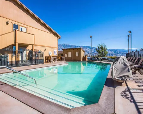 Outdoor Pool | Comfort Inn | Lone Pine, CA