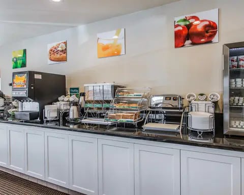 Breakfast area | Quality Inn in Rosemead, CA