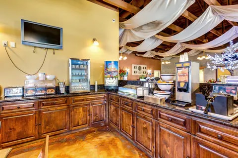 Breakfast area | Comfort Inn, Pomona CA Hotels