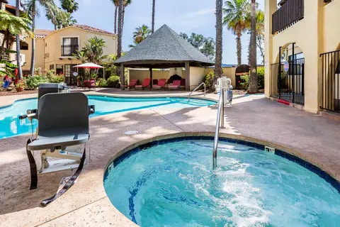 Outdoor pool and hot tub | Quality Inn, Fallbrook CA Hotels