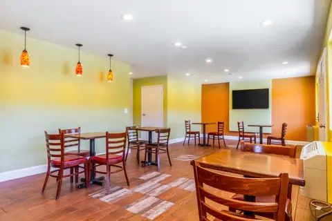 Spacious breakfast area | Rodeway Inn, Rohnert-park CA Hotels