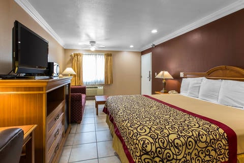 King suite | Rodeway Inn, Cypress CA Hotels