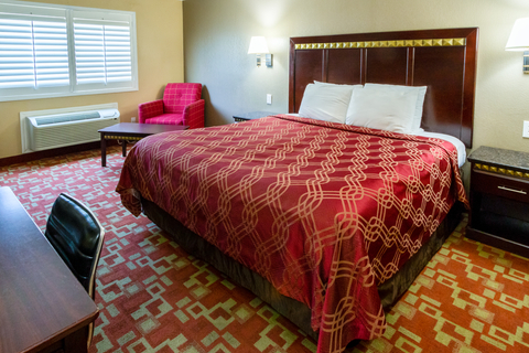 Guest room with king bed(s) | Econo Lodge, Fallbrook CA Hotels