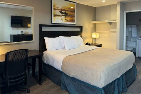 Guest room with king bed(s) | Rodeway Inn, El-cajon CA Hotels