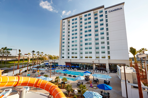 Hotel with outdoor water park | Cambria, Anaheim CA Hotels
