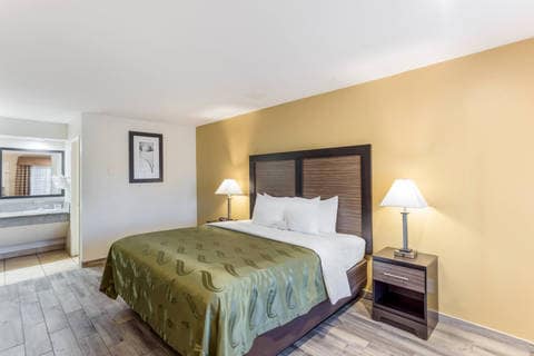 Guest room with king bed(s) | Quality Inn, Escondido CA Hotels