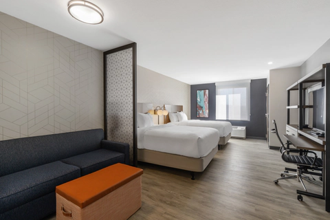 Guest room with sofa sleeper | Everhome, Corona CA Hotels