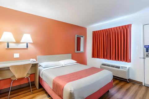Guest room | Park Inn, Modesto CA Hotels