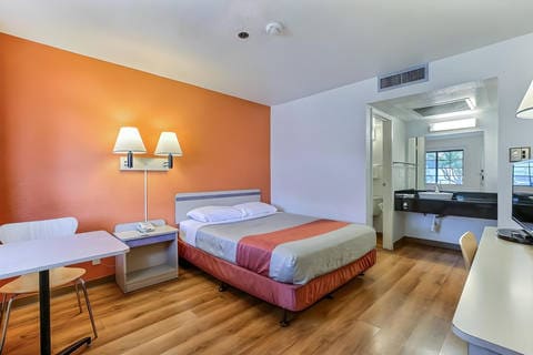 Guest room | Park Inn, Livermore CA Hotels