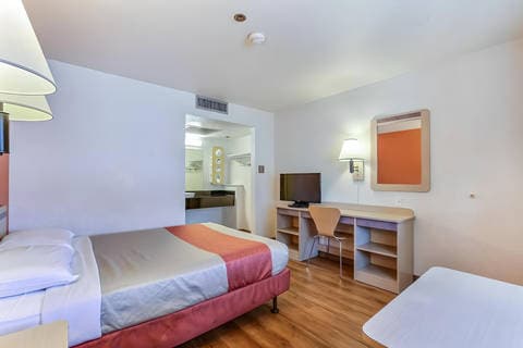 Guest room | Park Inn, Livermore CA Hotels