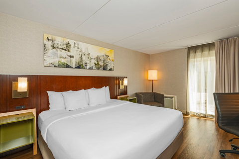 Guest room | Comfort Inn, Cambridge ON Hotels