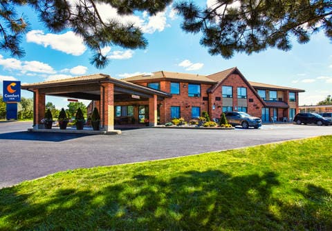 Hotel exterior | Comfort Inn, Cobourg ON Hotels