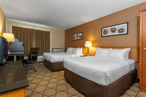 Guest room | Comfort Inn, Cobourg ON Hotels