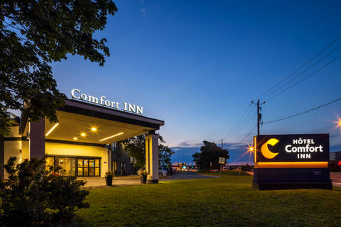 Hotel exterior | Comfort Inn, Pointe-claire QC Hotels