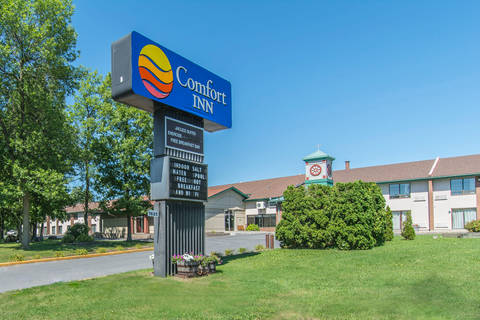 Hotel exterior | Comfort Inn, Cornwall ON Hotels