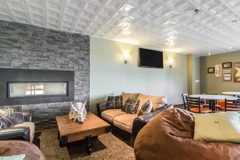 Spacious breakfast area | Quality Inn, Drumheller AB Hotels