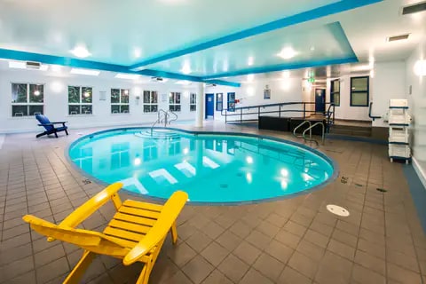 Indoor pool | Clarion, Abbotsford BC Hotels