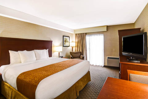 Spacious guest room | Quality Inn, Kitchener ON Hotels